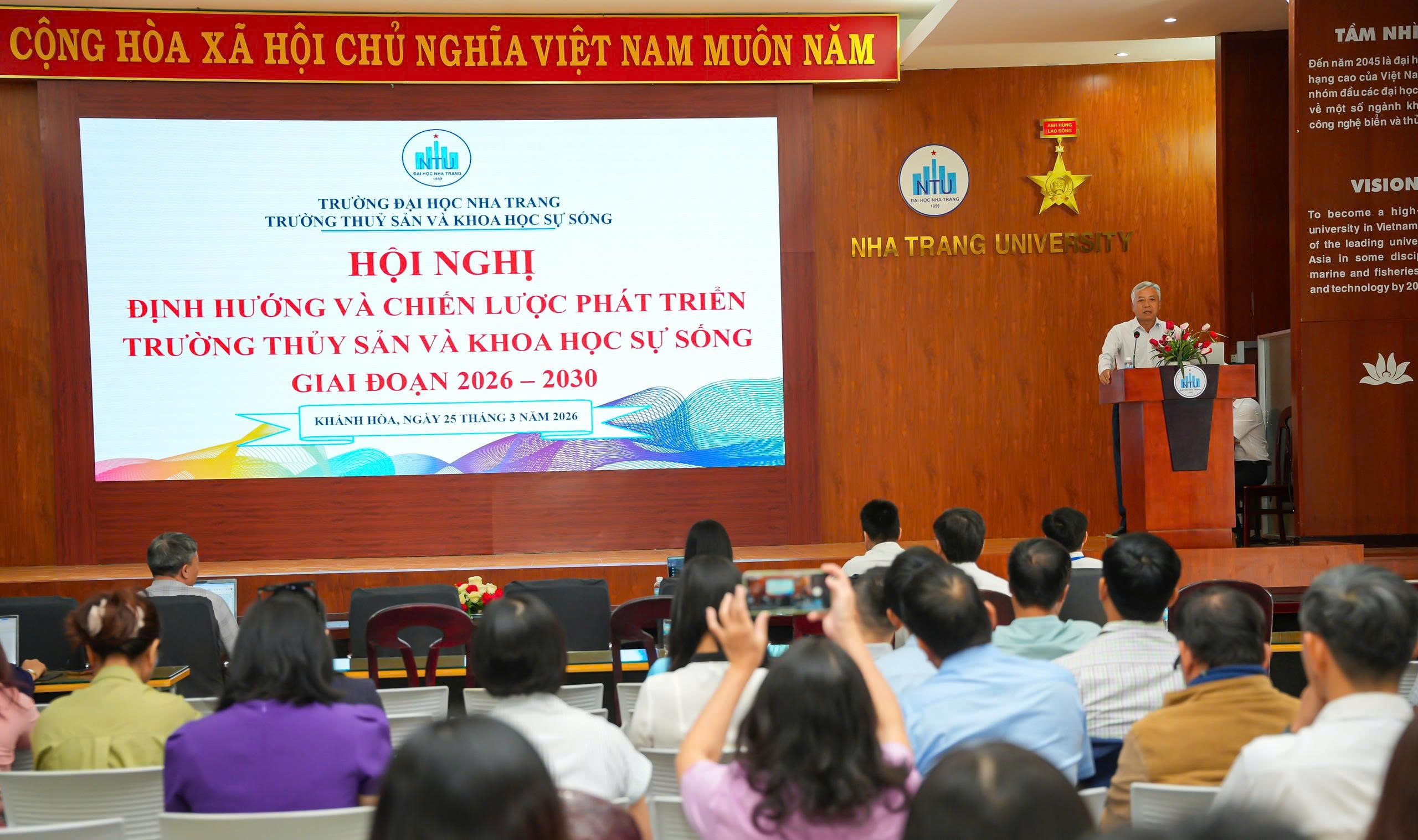 Hội nghị "Định hướng và chiến lược phát triển Trường Thủy sản và Khoa học sự sống giai đoạn 2026-2030" 